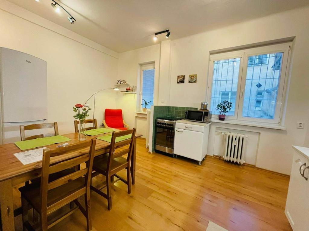 Lovely 2Bdr In Center, Wifi & Self-Check In Bratislava Exterior foto